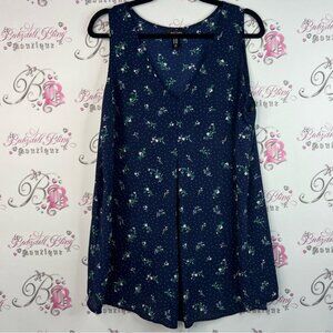 Stork & babe tank top flowers blue Elegant Navy Floral V-Neck Blouse
